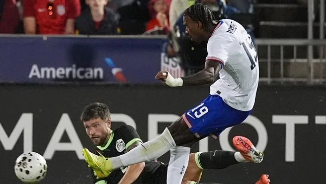 USMNT Beats Australia 2-1 in Friendly USMNT Beats Australia 2-1 in Friendly