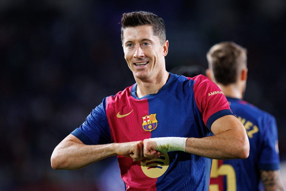 Lewandowski shines with hat-trick as Barcelona overcome Celta Vigo